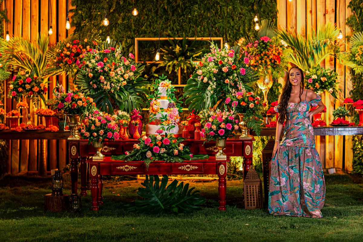 debutante-15 anos-menina-mulher-festa-buffet-fotografia-ensaio debutante-bolo-vou debutar-vestido-fotografo-praia-tema tropical