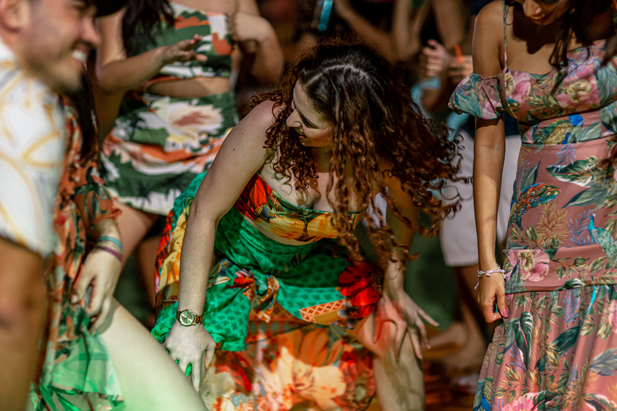 debutante-15 anos-menina-mulher-festa-buffet-fotografia-ensaio debutante-bolo-vou debutar-vestido-fotografo-praia-tema tropical