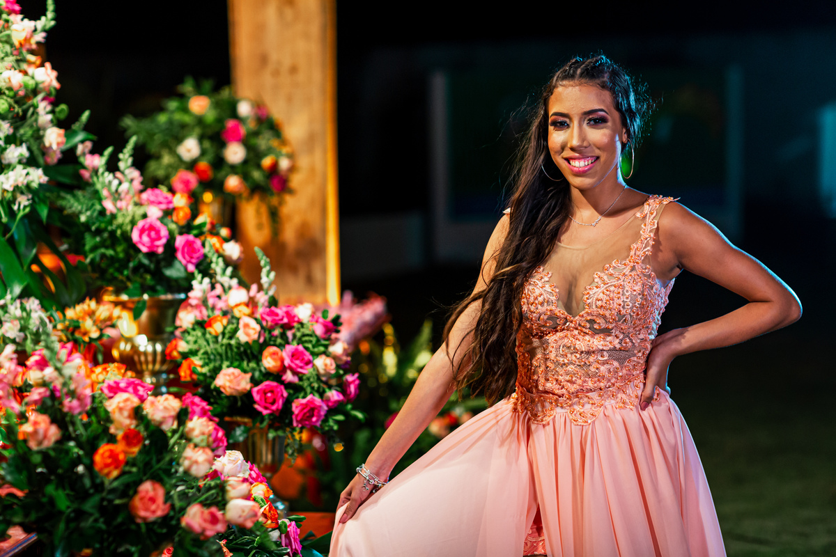 debutante-15 anos-menina-mulher-festa-buffet-fotografia-ensaio debutante-bolo-vou debutar-vestido-fotografo-praia-tema tropical