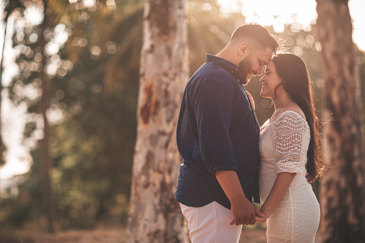 prewedding-casamento-noivado-book casal-fazenda-noiva-vestido prewedding-por do sol-fotos de casal