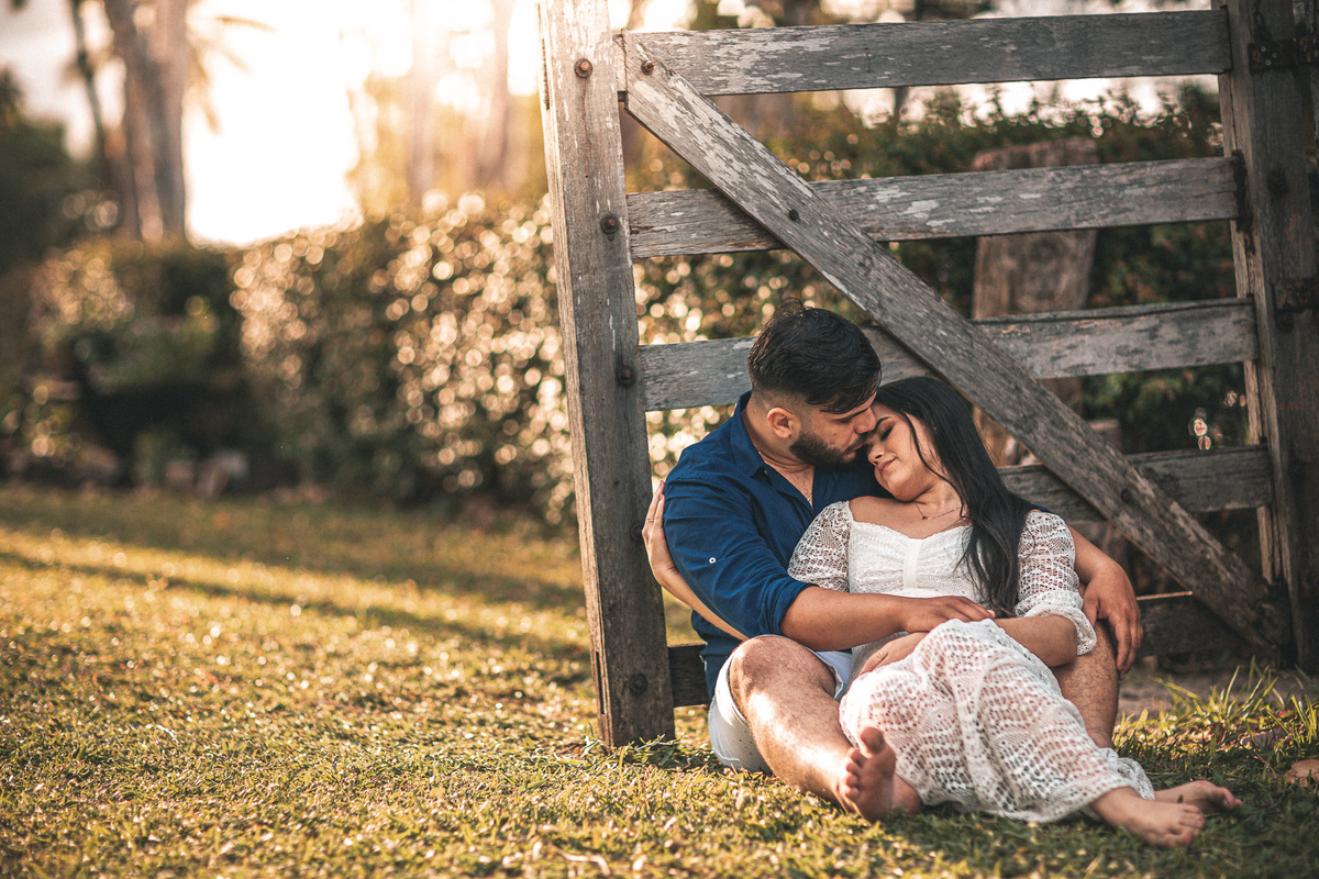 prewedding-casamento-noivado-book casal-fazenda-noiva-vestido prewedding-por do sol-fotos de casal