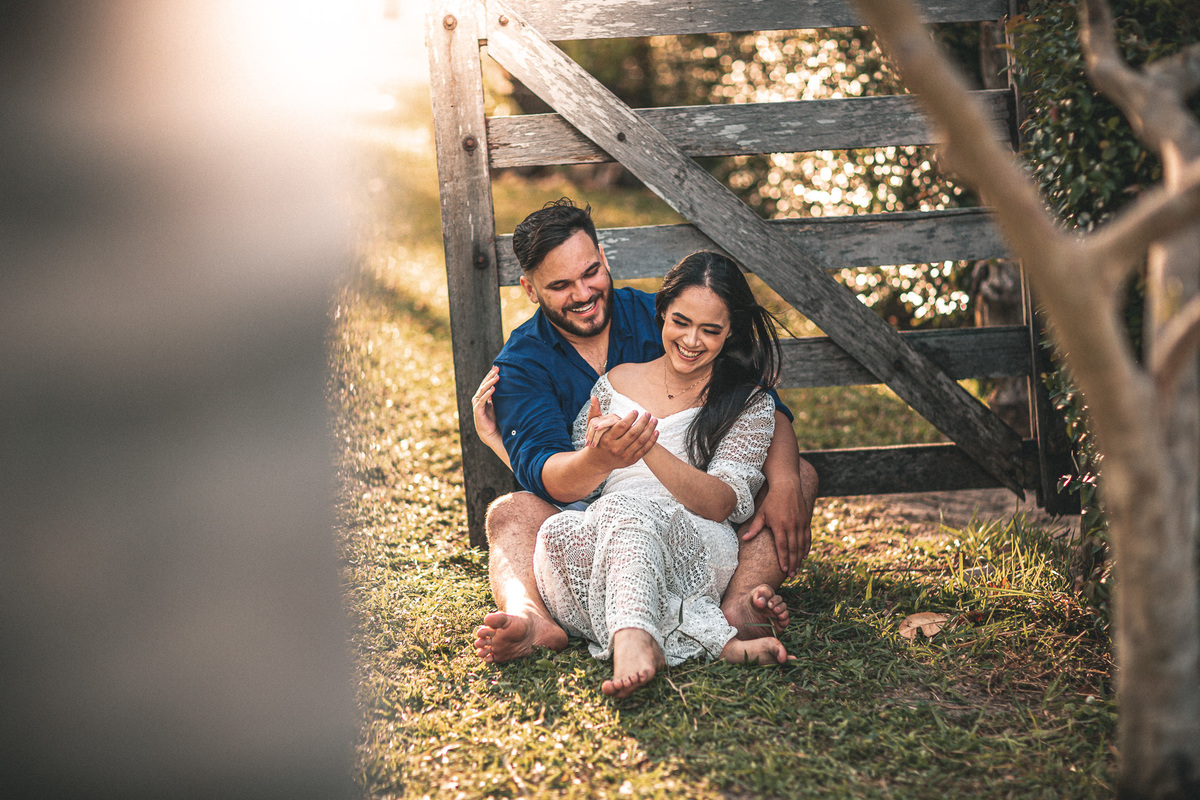 prewedding-casamento-noivado-book casal-fazenda-noiva-vestido prewedding-por do sol-fotos de casal