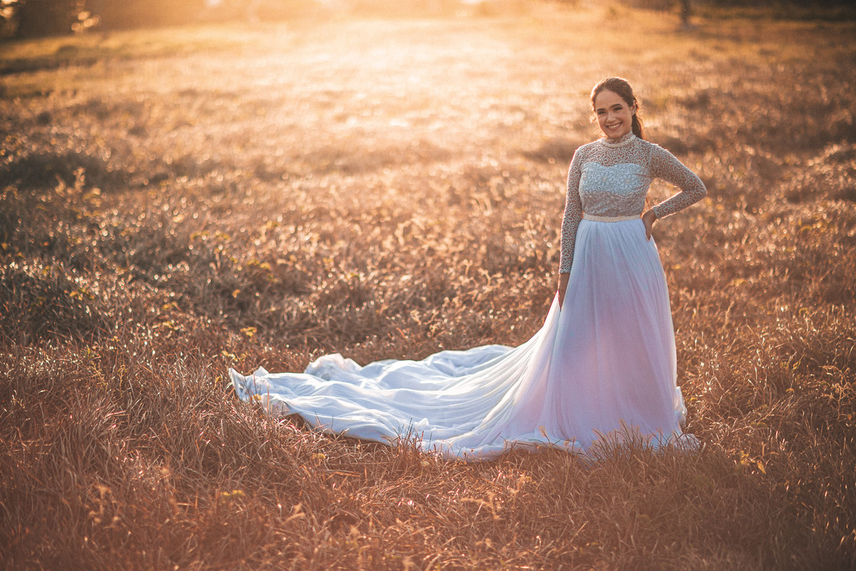 prewedding-casamento-noivado-book casal-fazenda-noiva-vestido prewedding-por do sol-fotos de casal