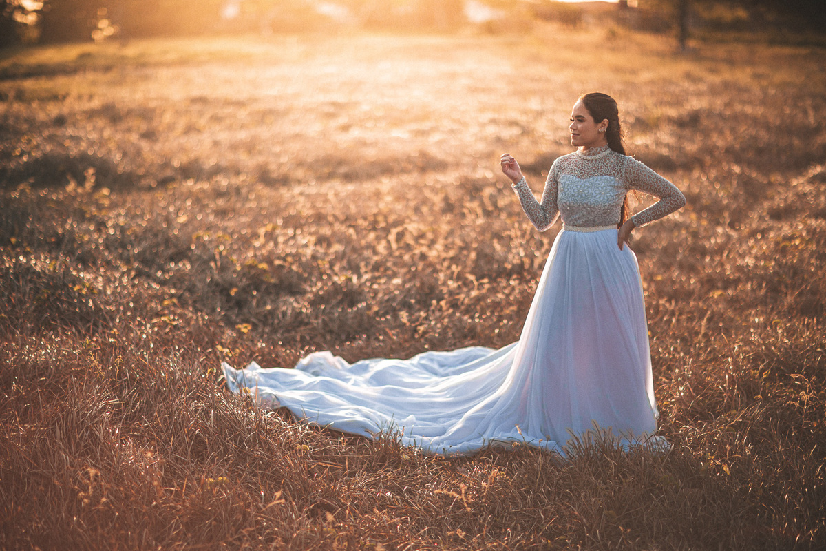 prewedding-casamento-noivado-book casal-fazenda-noiva-vestido prewedding-por do sol-fotos de casal