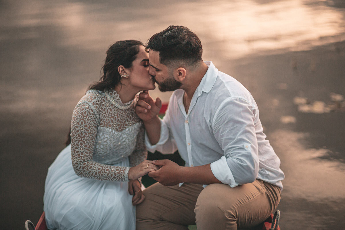 prewedding-casamento-noivado-book casal-fazenda-noiva-vestido prewedding-por do sol-fotos de casal