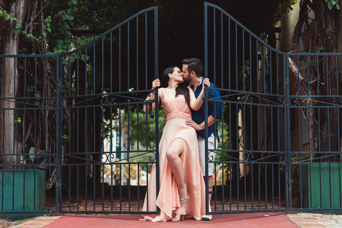 prewedding-casamento-noivos-book casal-fotos de casal-casamento na praia-fotos de casamento-vestido de noiva-fotografo de casamento