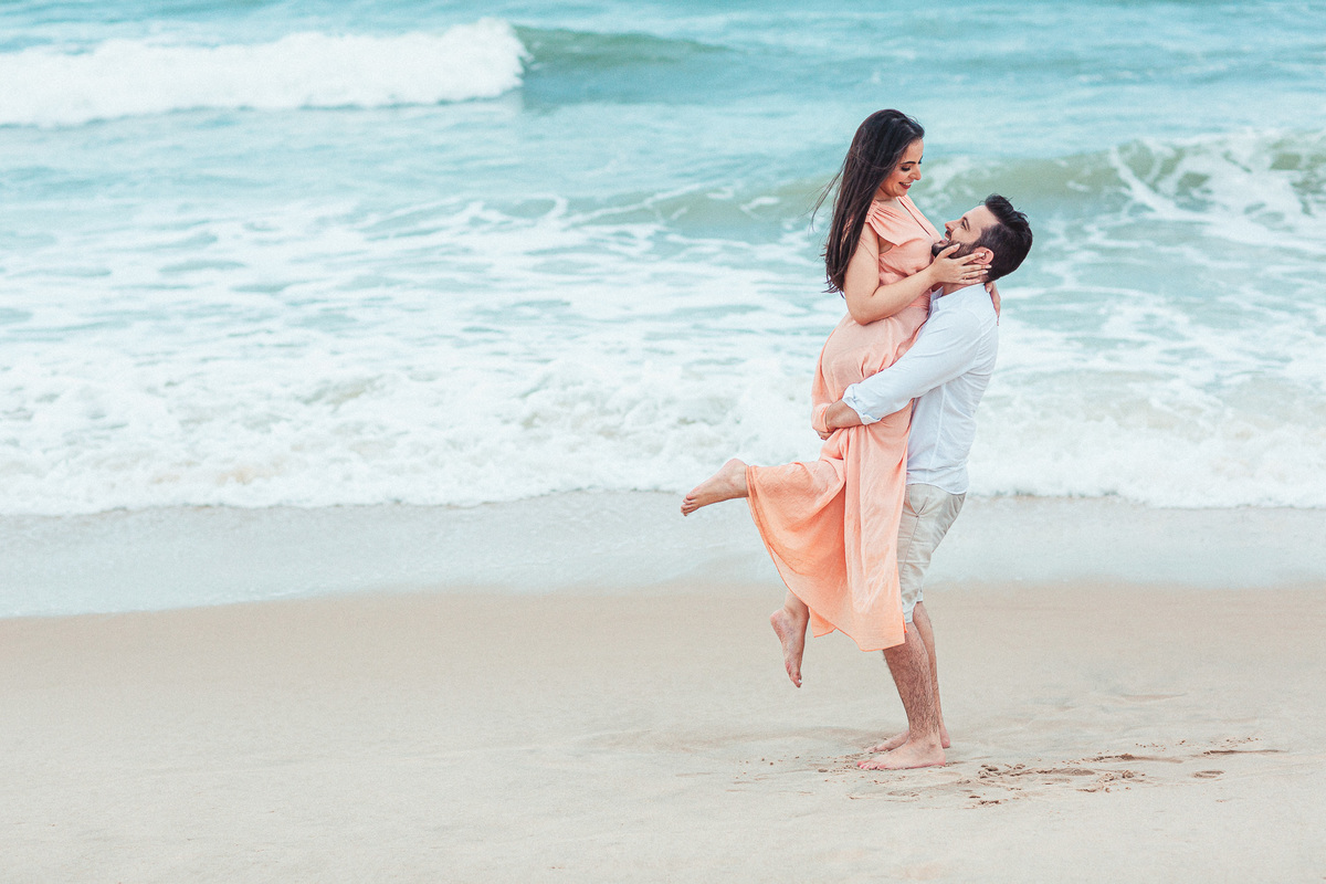 prewedding-casamento-noivos-book casal-fotos de casal-casamento na praia-fotos de casamento-vestido de noiva-fotografo de casamento