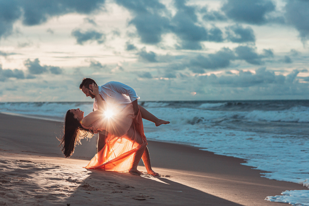 prewedding-casamento-noivos-book casal-fotos de casal-casamento na praia-fotos de casamento-vestido de noiva-fotografo de casamento