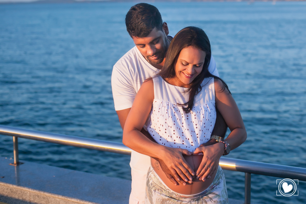 coração feito a mão, que simboliza a junção deste amor que agora só cresce nesta barriga linda.
