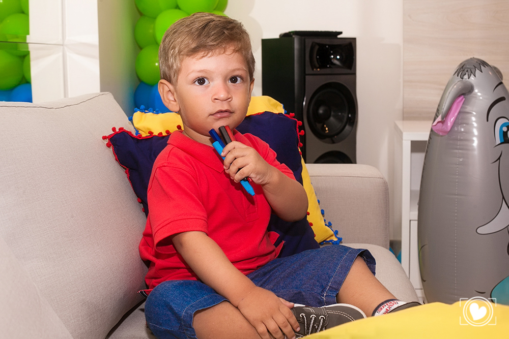 tem espaço para colorir com pinceis, giz de cera e muita diversão