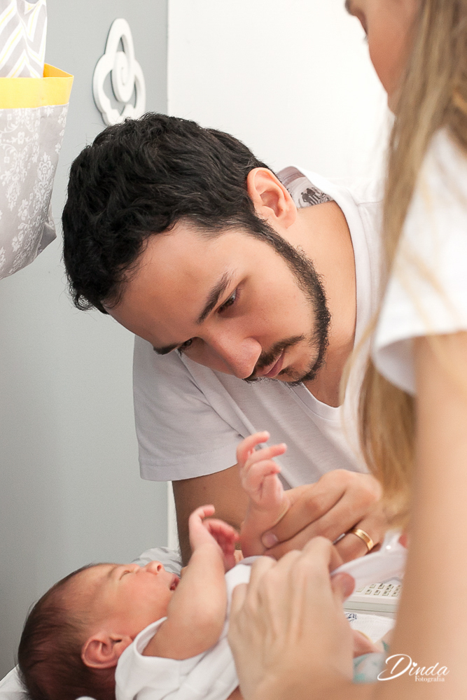 o cuidado de um pai ao ver o choro do filho
ensaio newborn Benjamin 11 dias
Dinda Fotografia