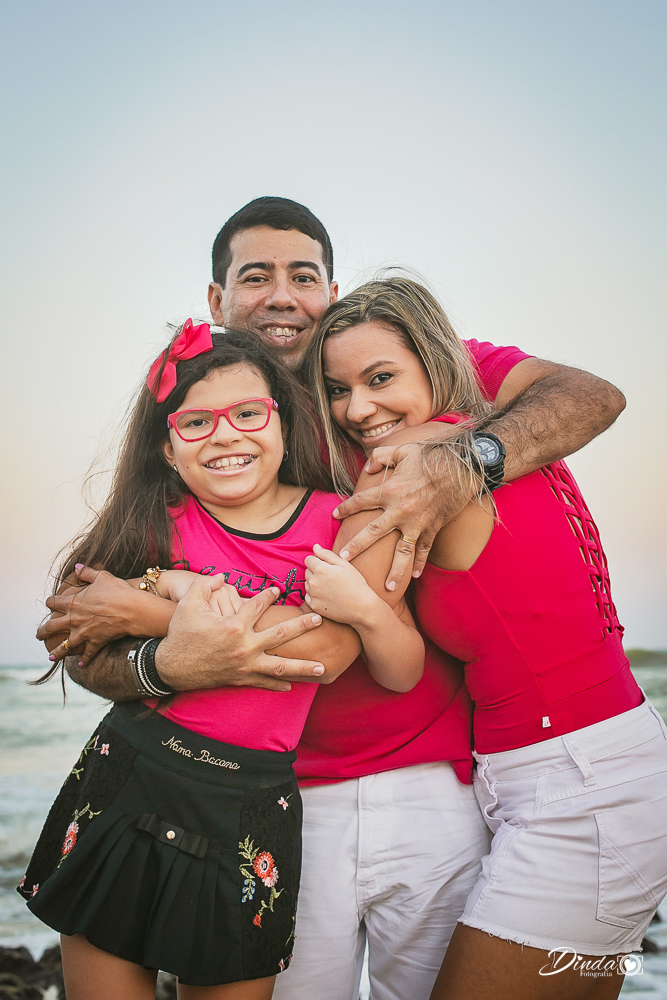abraço apertado papai mamae e filha