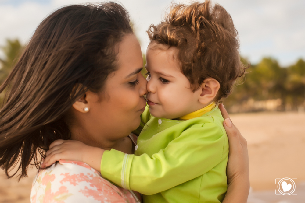 Mamãe e seu filhote em um cheirinho gostoso e aconchegante que só quem é mãe sabe dar.