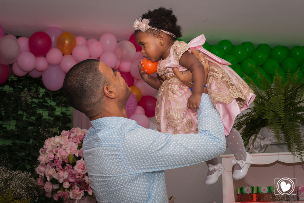 O tio preferido marcou presença e brincou muito com essa sapeca menina.