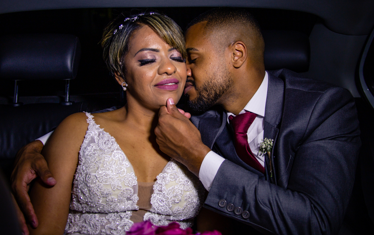 Noivos no Carro