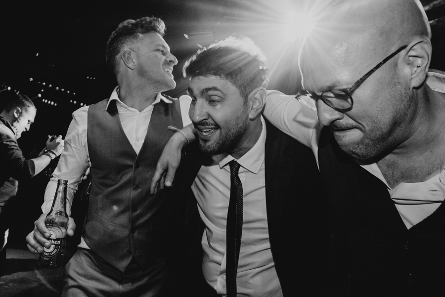 noivo dançando noivo feliz drink casamento