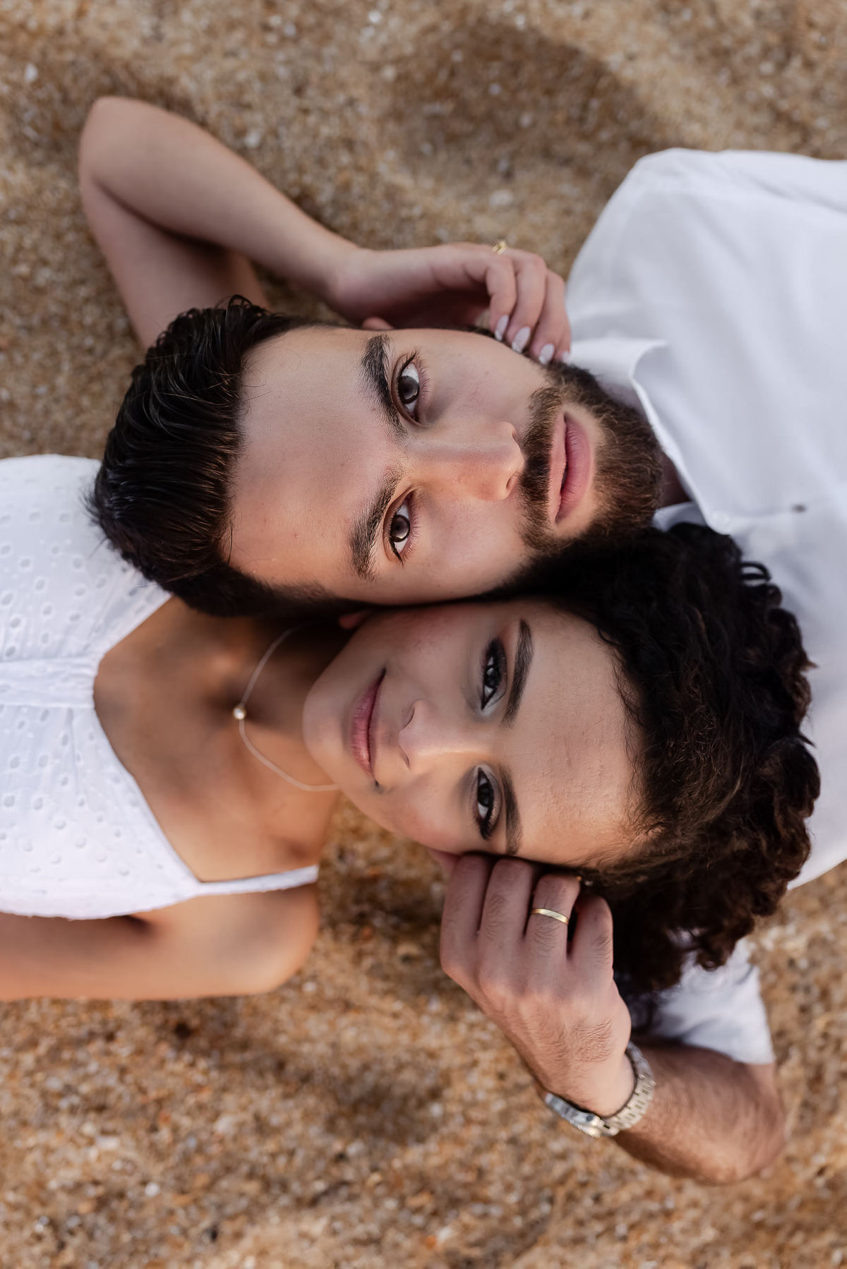 Ensaio Pré-Wedding em Rio das Ostras. Pré-Casamento na Praia Virgem. Fotografo de Casamento com fotografia espontânea