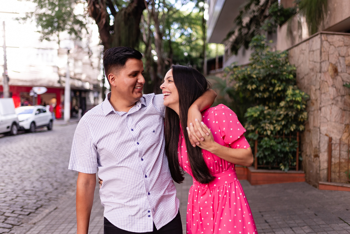 Ensaio pré-casamento em Nova Friburgo - RJ

Fotos espontâneas de pré-wedding na região serrana do Rio de Janeiro.