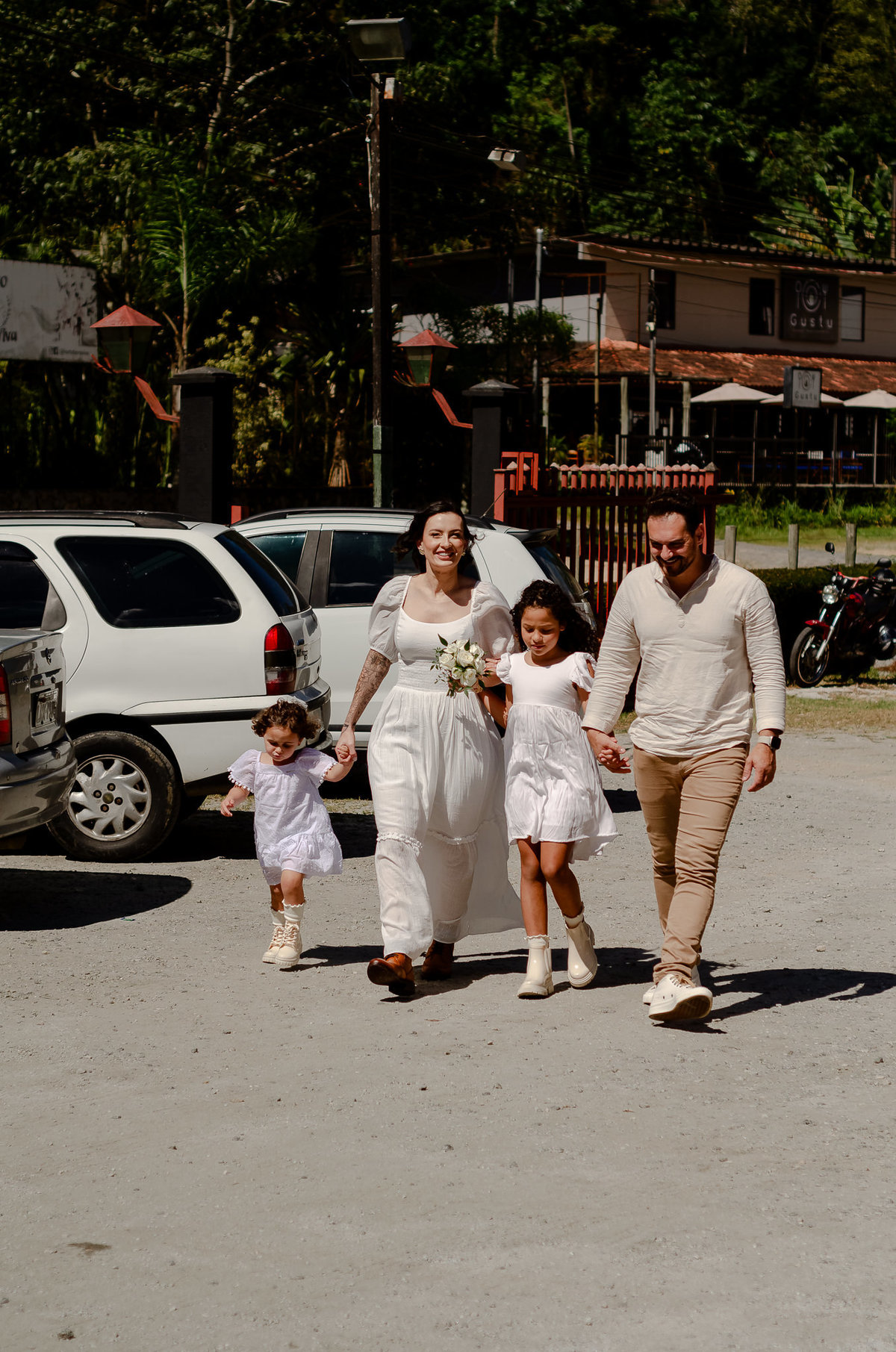 casamento intimista em Nova Friburgo. Fotografia espontânea e natural. Fotografo documental de casamentos diurnos