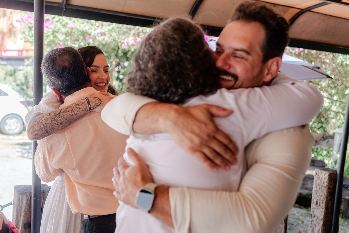 casamento intimista em Nova Friburgo. Fotografia espontânea e natural. Fotografo documental de casamentos diurnos