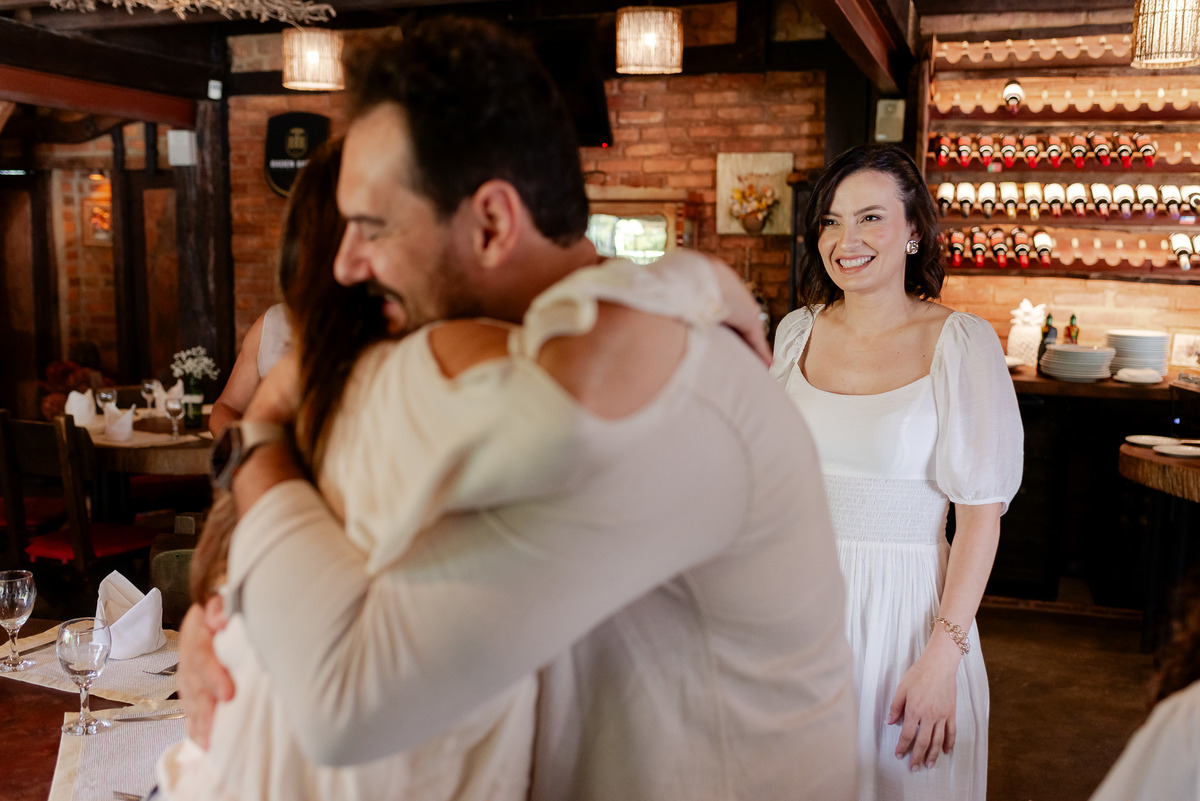 casamento intimista em Nova Friburgo. Fotografia espontânea e natural. Fotografo documental de casamentos diurnos