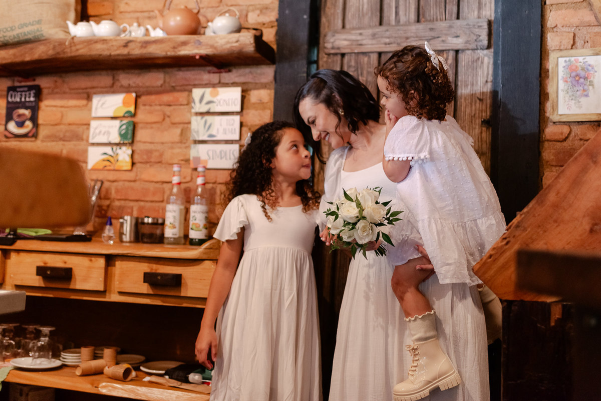 casamento intimista em Nova Friburgo. Fotografia espontânea e natural. Fotografo documental de casamentos diurnos