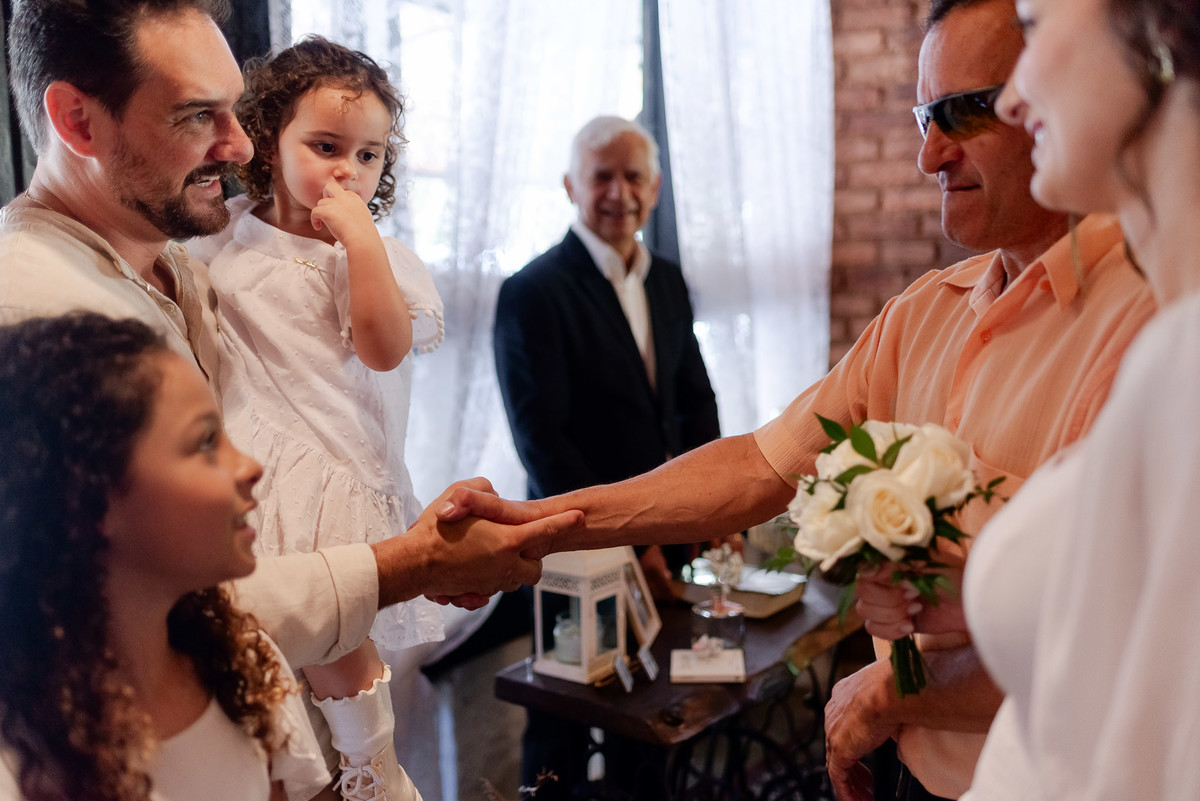 casamento intimista em Nova Friburgo. Fotografia espontânea e natural. Fotografo documental de casamentos diurnos