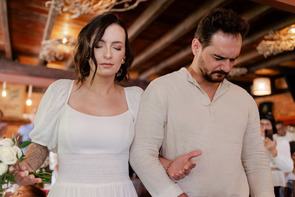 casamento intimista em Nova Friburgo. Fotografia espontânea e natural. Fotografo documental de casamentos diurnos