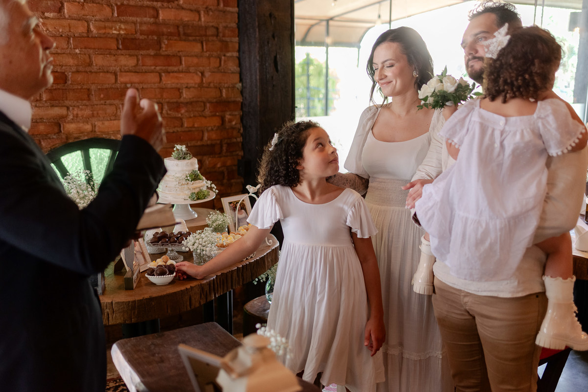casamento intimista em Nova Friburgo. Fotografia espontânea e natural. Fotografo documental de casamentos diurnos