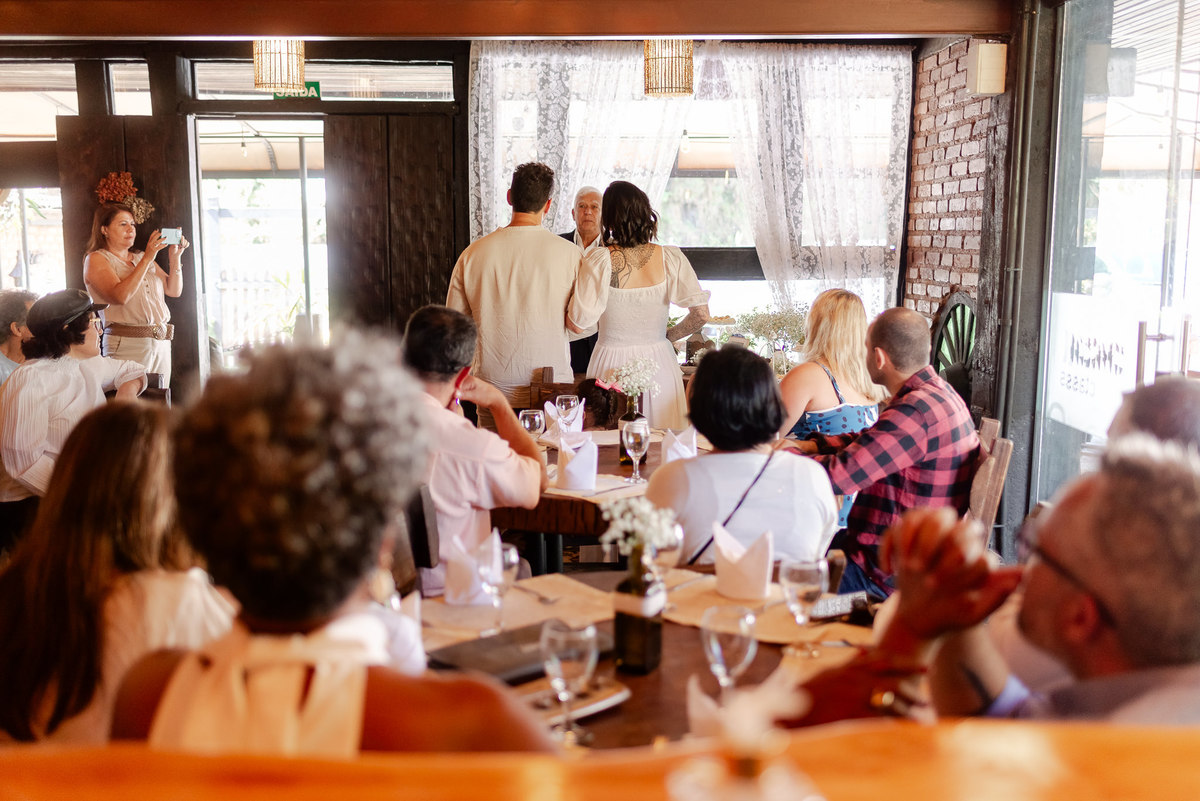 casamento intimista em Nova Friburgo. Fotografia espontânea e natural. Fotografo documental de casamentos diurnos