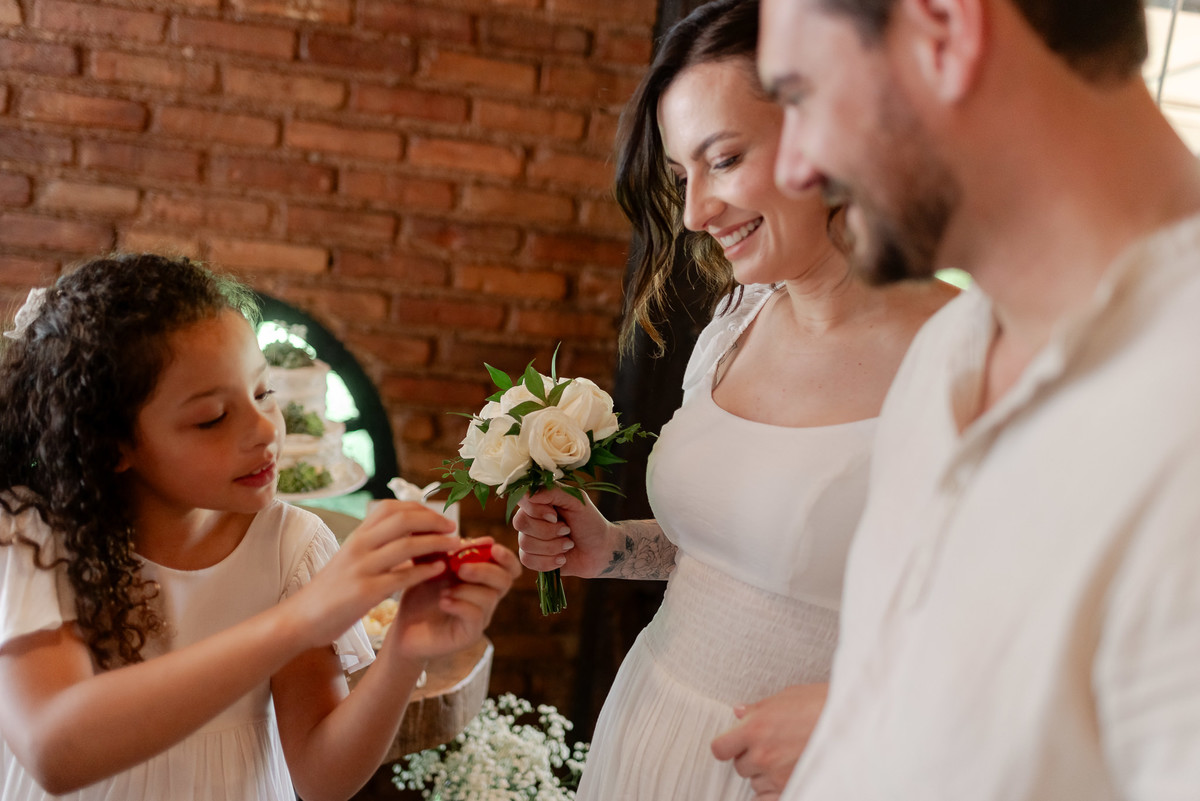 casamento intimista em Nova Friburgo. Fotografia espontânea e natural. Fotografo documental de casamentos diurnos
