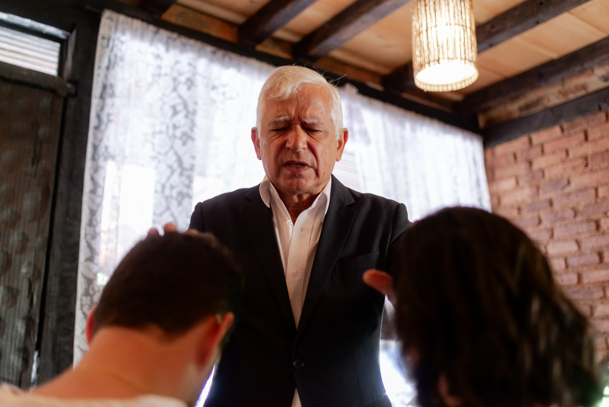 casamento intimista em Nova Friburgo. Fotografia espontânea e natural. Fotografo documental de casamentos diurnos