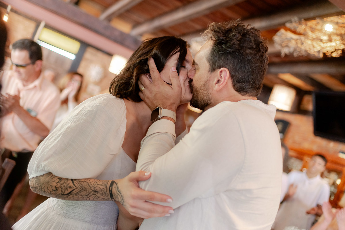 casamento intimista em Nova Friburgo. Fotografia espontânea e natural. Fotografo documental de casamentos diurnos