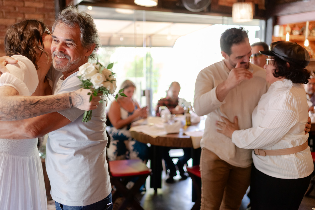 casamento intimista em Nova Friburgo. Fotografia espontânea e natural. Fotografo documental de casamentos diurnos