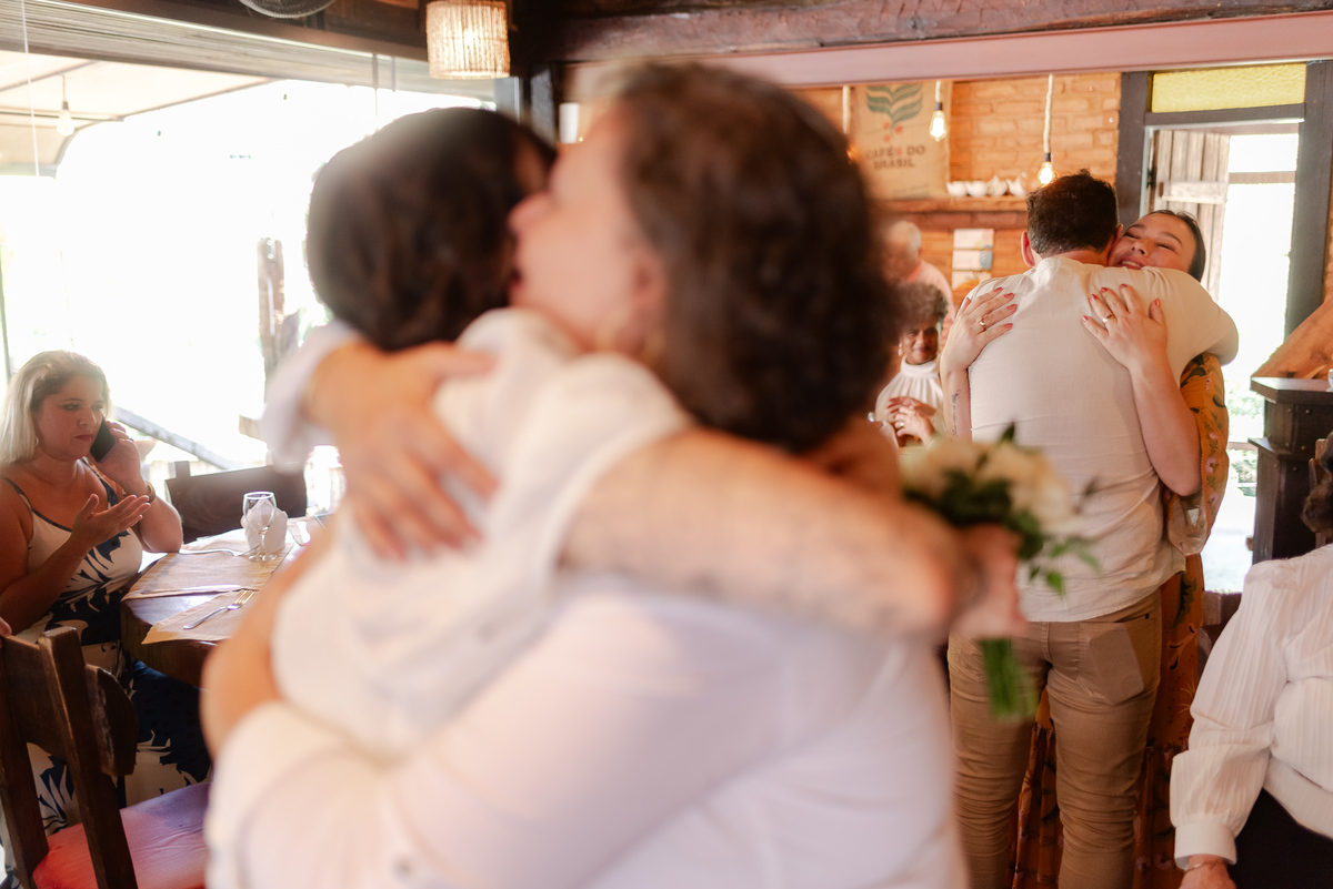 casamento intimista em Nova Friburgo. Fotografia espontânea e natural. Fotografo documental de casamentos diurnos