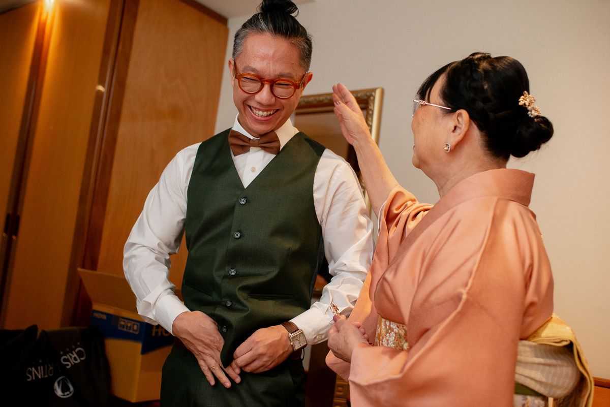 Casamento Católico na Igreja Nossa Senhora da Candelária com recepção no restaurante Cais do Oriente. Making Of no hotel Windsor. Foto e Filme Documental de casamentos no Rio de Janeiro.