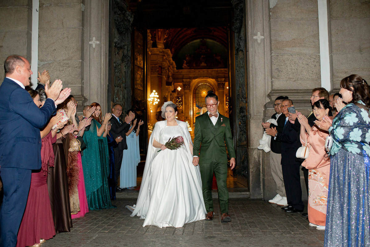 Casamento Católico na Igreja Nossa Senhora da Candelária com recepção no restaurante Cais do Oriente. Making Of no hotel Windsor. Foto e Filme Documental de casamentos no Rio de Janeiro.
