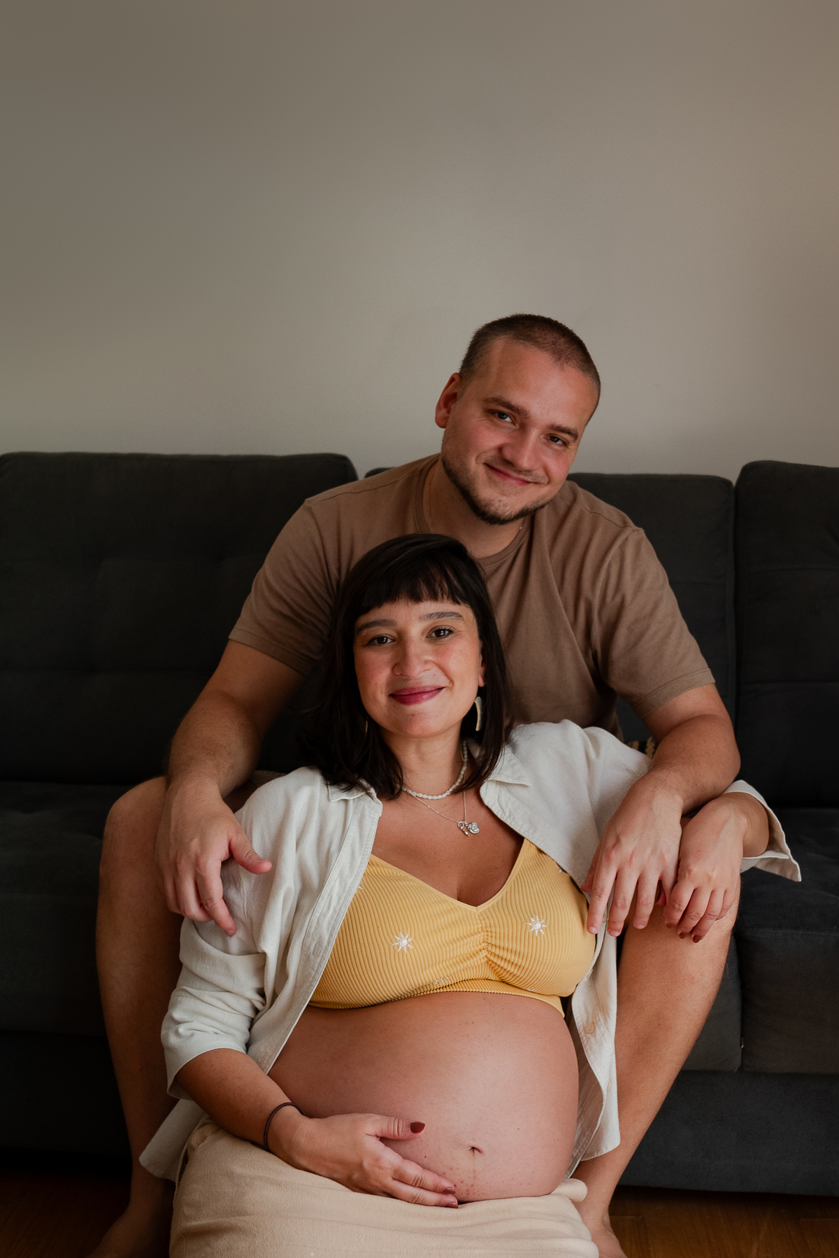 Ensaio gestante feito em casa em Nova Friburgo, região serrana do RJ.
Direção afetiva e espontânea contando a história da sua família crescendo de forma artístico e leve.