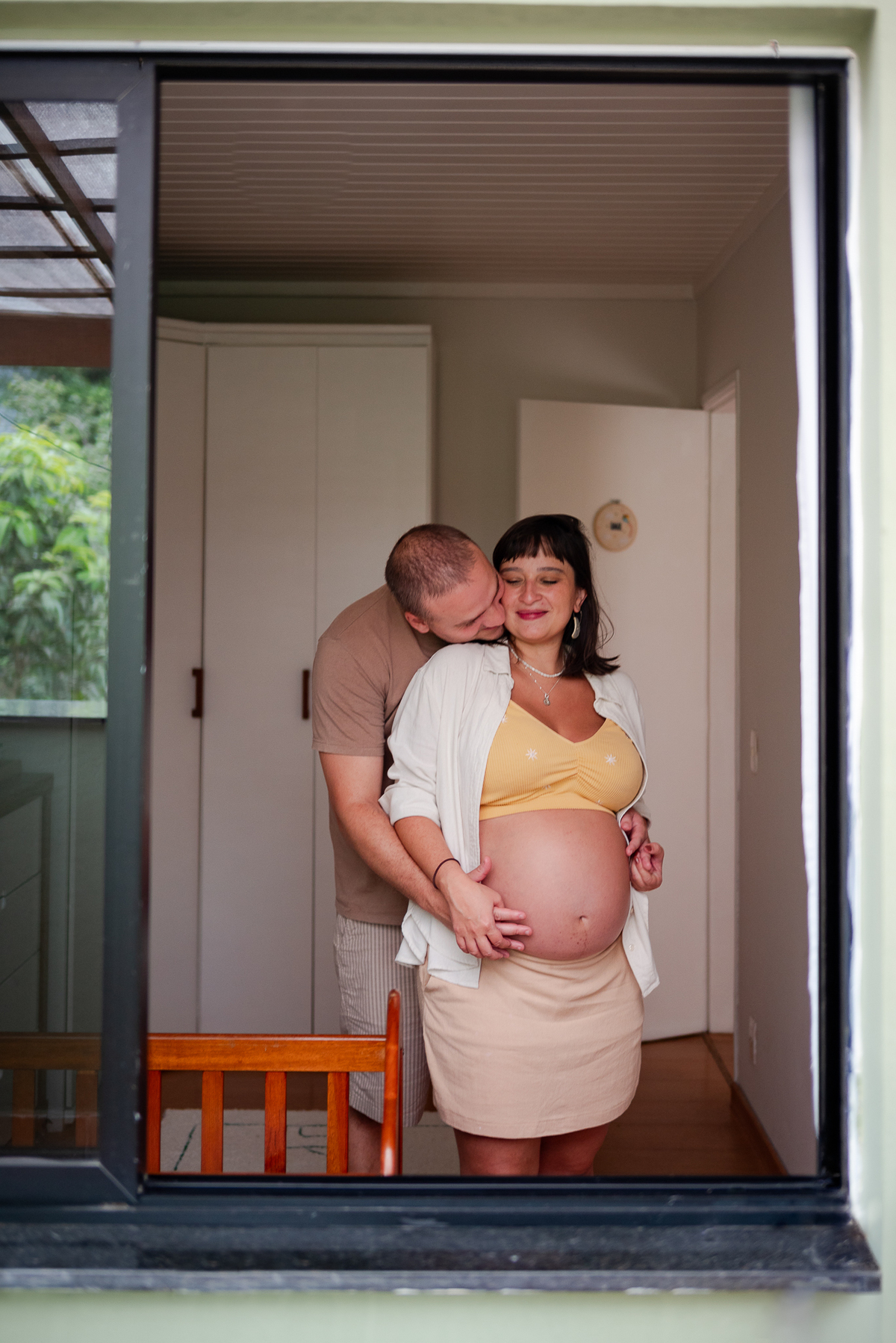 Ensaio gestante feito em casa em Nova Friburgo, região serrana do RJ.
Direção afetiva e espontânea contando a história da sua família crescendo de forma artístico e leve.