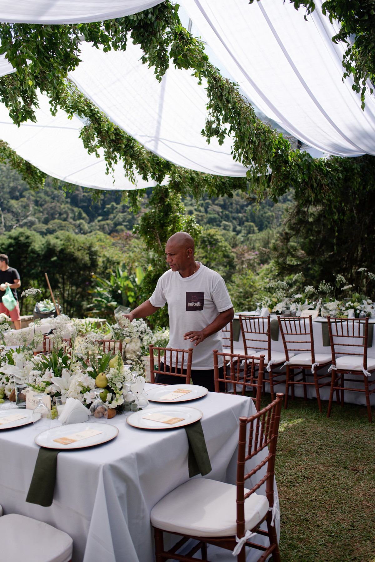 Casamento evangélico na Villa Massari em Nova Friburgo, região serrana do Rio de Janeiro.

Foto e Filme documental com registro espontâneo, leve e artístico.