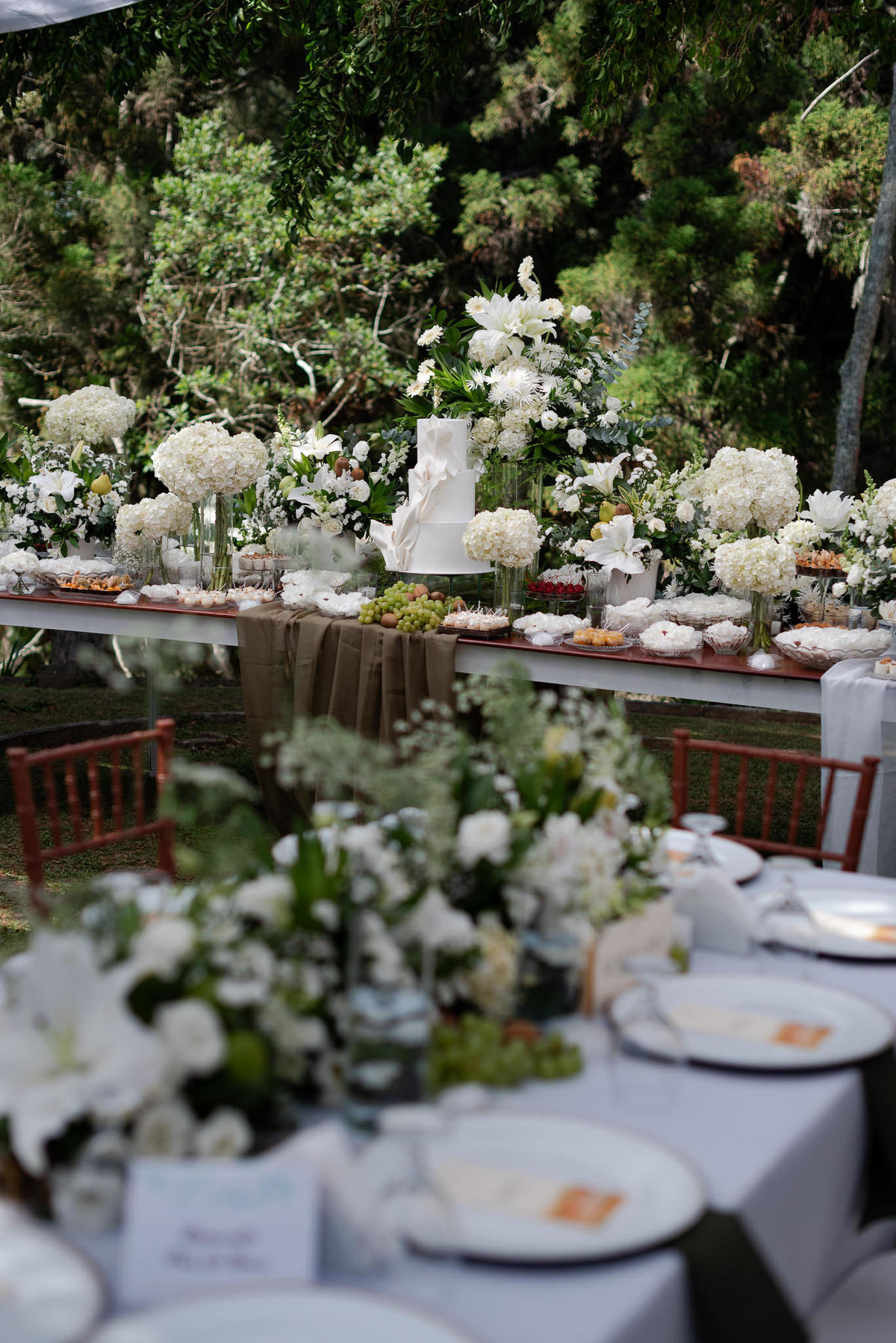 Casamento evangélico na Villa Massari em Nova Friburgo, região serrana do Rio de Janeiro.

Foto e Filme documental com registro espontâneo, leve e artístico.