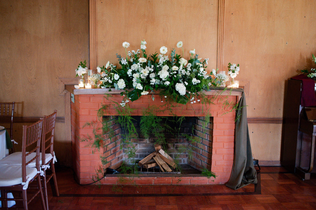 Casamento evangélico na Villa Massari em Nova Friburgo, região serrana do Rio de Janeiro.

Foto e Filme documental com registro espontâneo, leve e artístico.