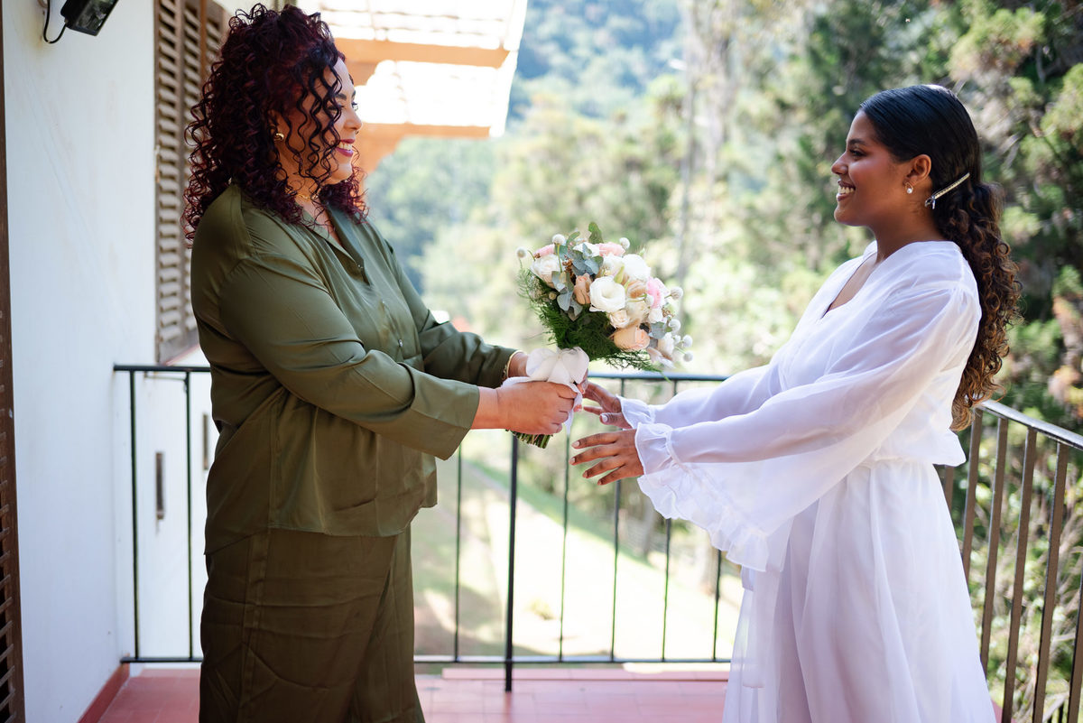 Casamento evangélico na Villa Massari em Nova Friburgo, região serrana do Rio de Janeiro.

Foto e Filme documental com registro espontâneo, leve e artístico.