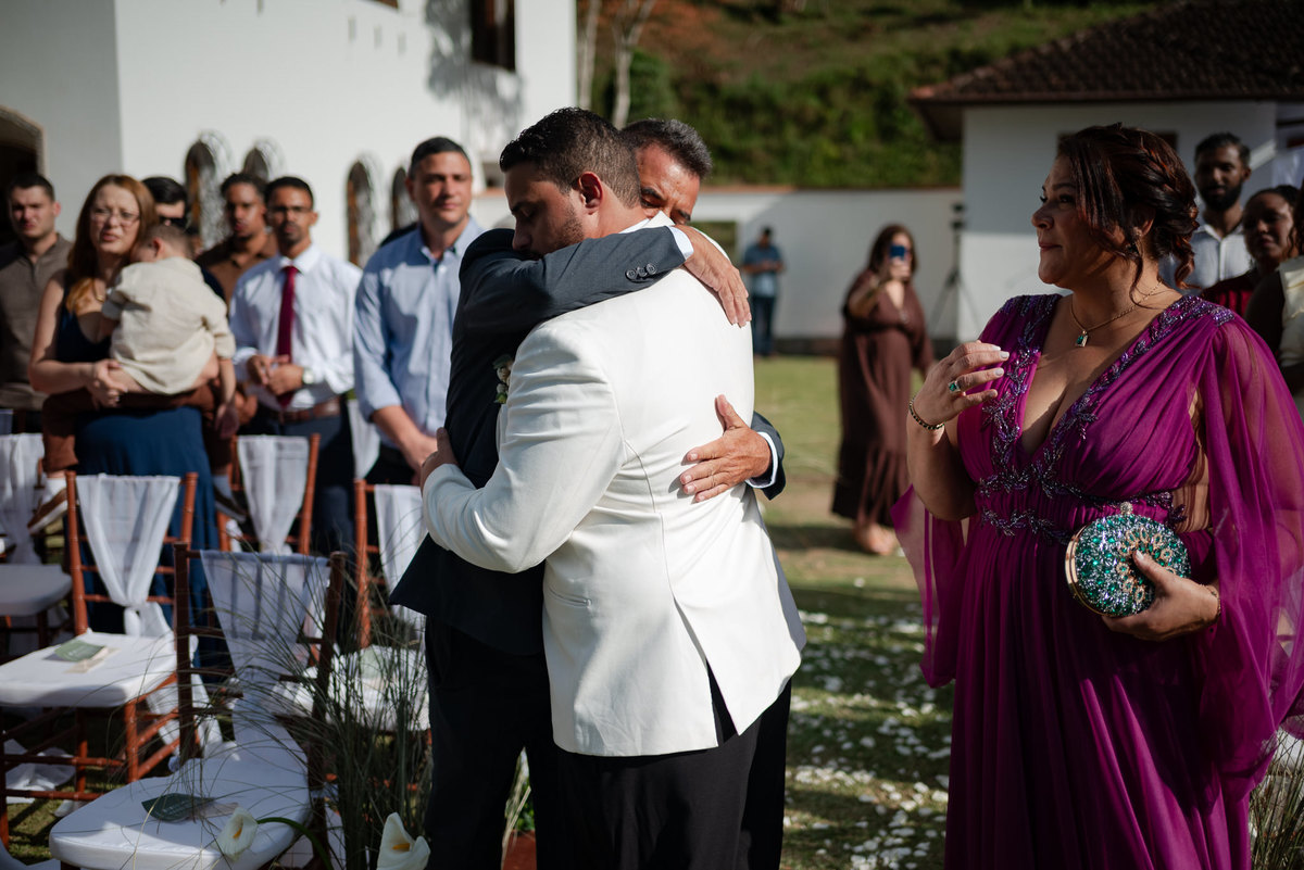 Casamento evangélico na Villa Massari em Nova Friburgo, região serrana do Rio de Janeiro.

Foto e Filme documental com registro espontâneo, leve e artístico.