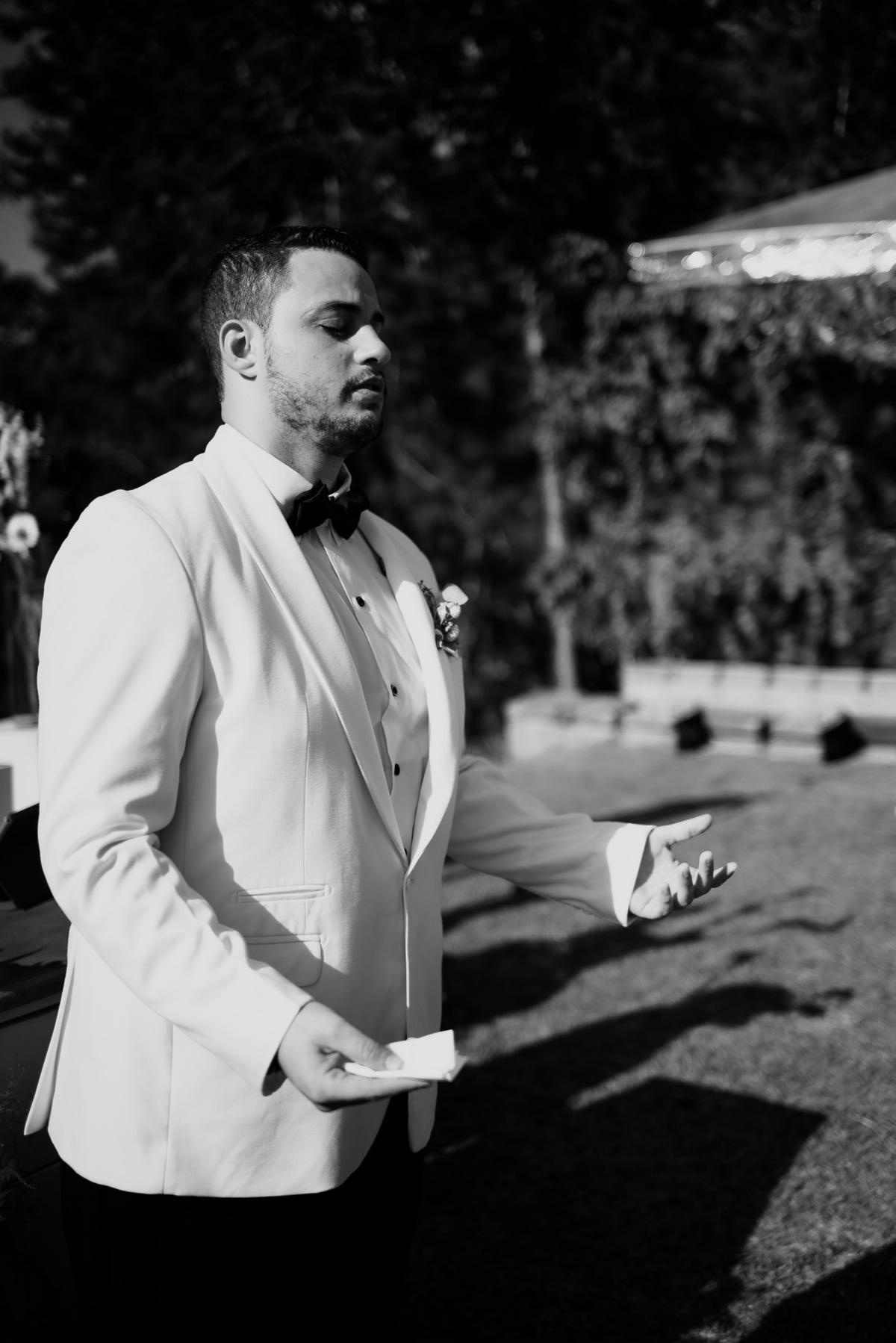 Casamento evangélico na Villa Massari em Nova Friburgo, região serrana do Rio de Janeiro.

Foto e Filme documental com registro espontâneo, leve e artístico.