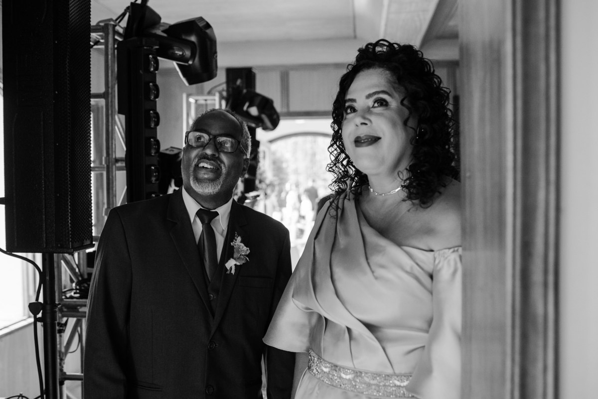 Casamento evangélico na Villa Massari em Nova Friburgo, região serrana do Rio de Janeiro.

Foto e Filme documental com registro espontâneo, leve e artístico.