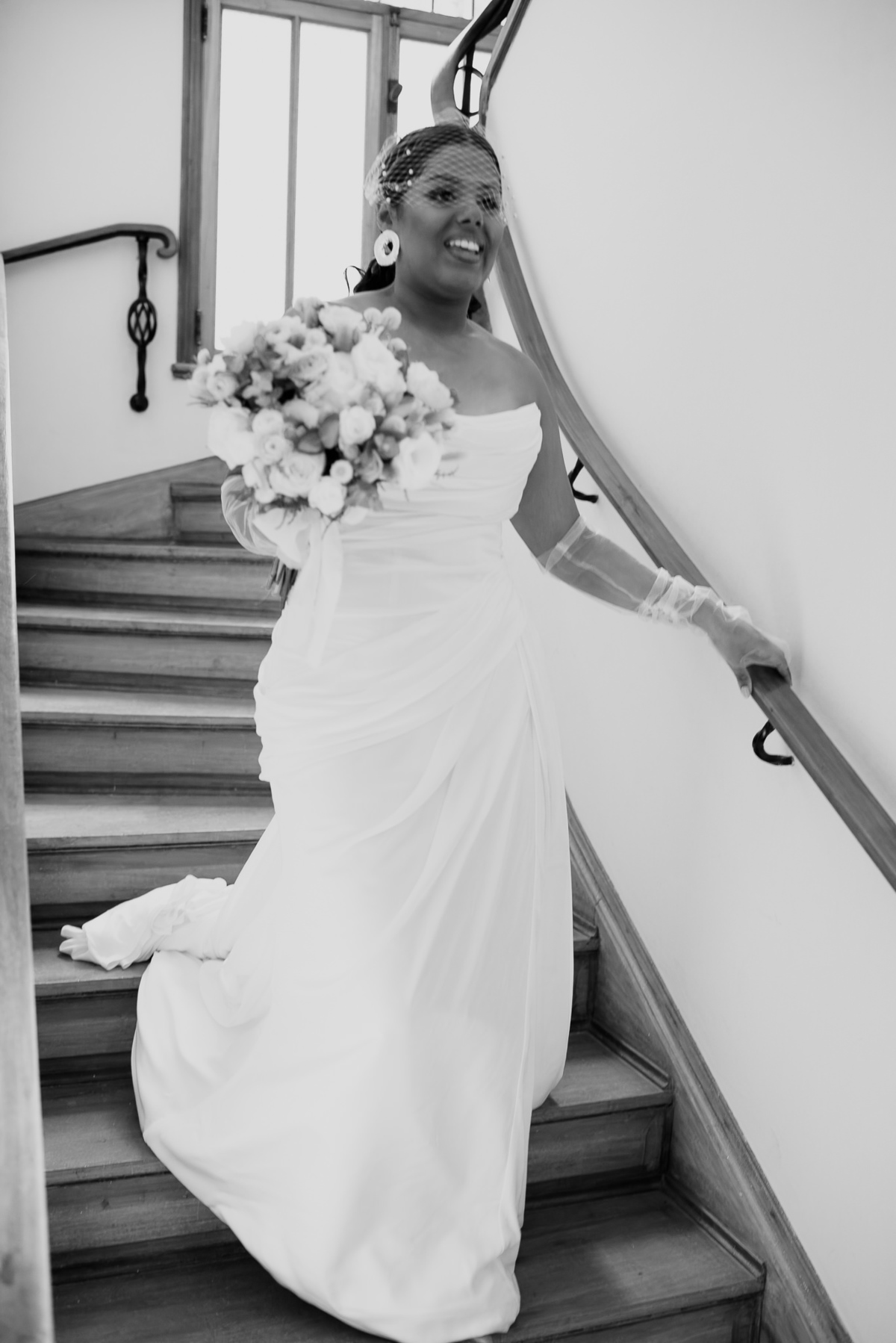 Casamento evangélico na Villa Massari em Nova Friburgo, região serrana do Rio de Janeiro.

Foto e Filme documental com registro espontâneo, leve e artístico.