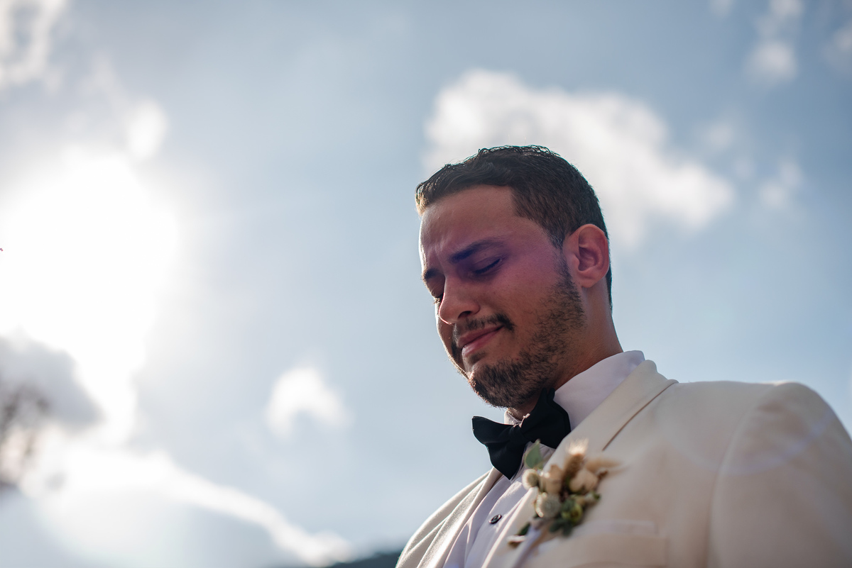Casamento evangélico na Villa Massari em Nova Friburgo, região serrana do Rio de Janeiro.

Foto e Filme documental com registro espontâneo, leve e artístico.