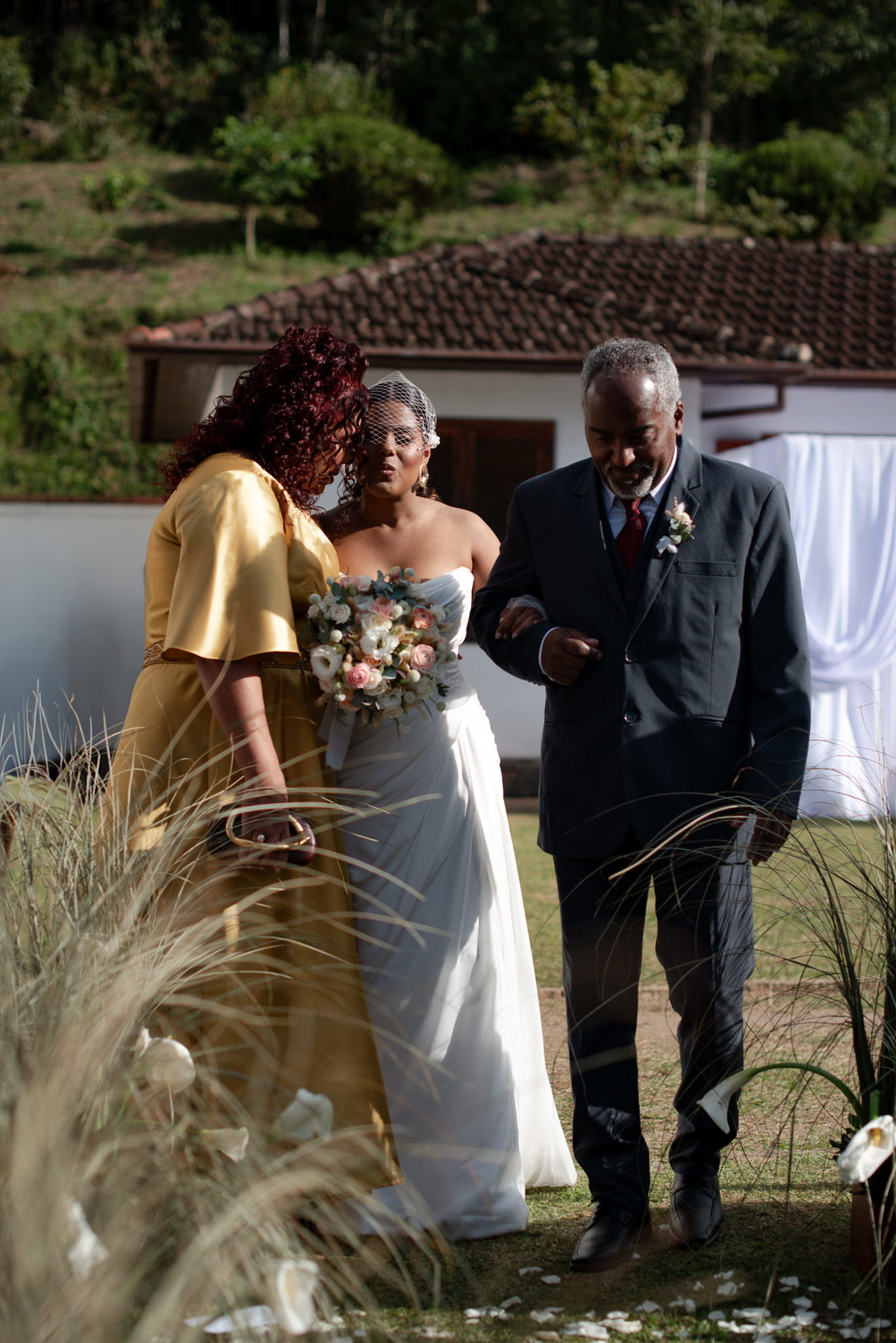 Casamento evangélico na Villa Massari em Nova Friburgo, região serrana do Rio de Janeiro.

Foto e Filme documental com registro espontâneo, leve e artístico.