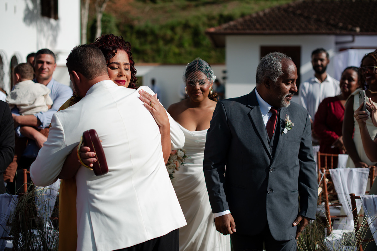 Casamento evangélico na Villa Massari em Nova Friburgo, região serrana do Rio de Janeiro.

Foto e Filme documental com registro espontâneo, leve e artístico.